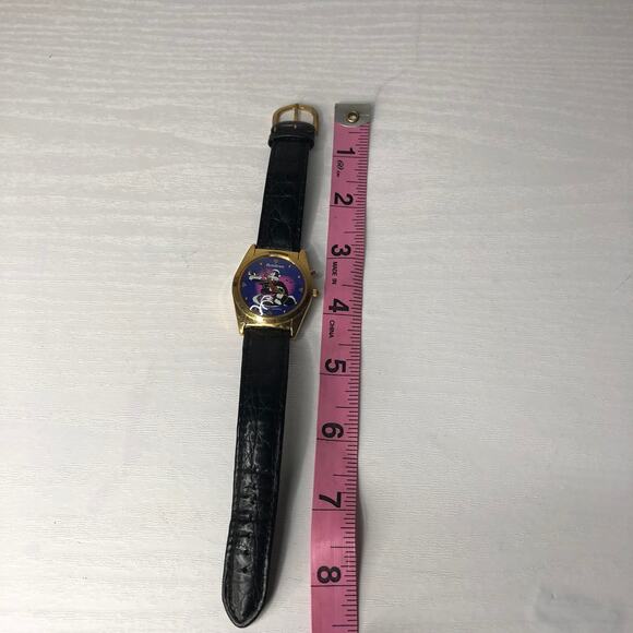 Vintage Warner Bros Pepe le Pew Penelope Watch - Doesn't Run, For Parts - Picture 11 of 11